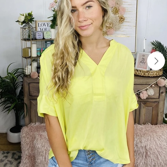 NWT Kori America neon lemon zest v neck soft shirt sleeve top sz S. - Picture 1 of 5